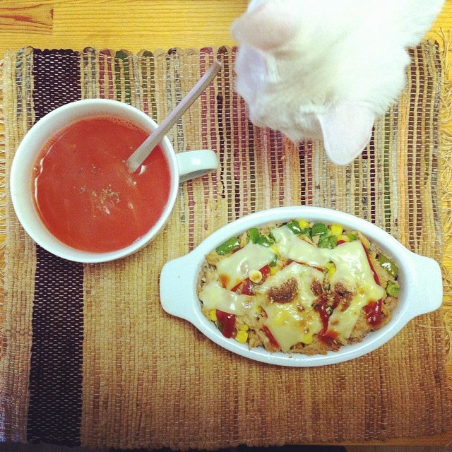 トマトスープとグラタンもどき。中身はほぼご飯。 #ごはん