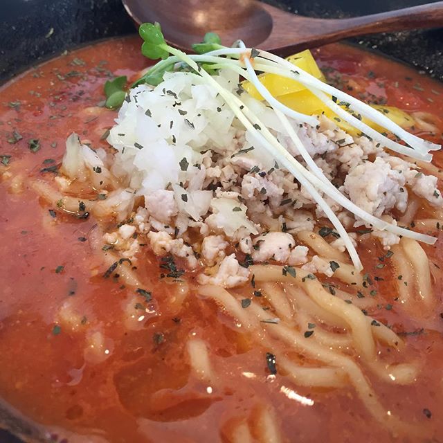 エアストのトマトラーメン