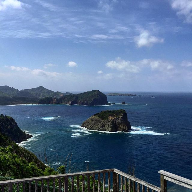 午前中はチェックアウトしてからウエザーステーションへ。海をパチリ。このあと三日月山へ登って降りて、ご飯早めに済ませて母島へ。旅は後半へ。