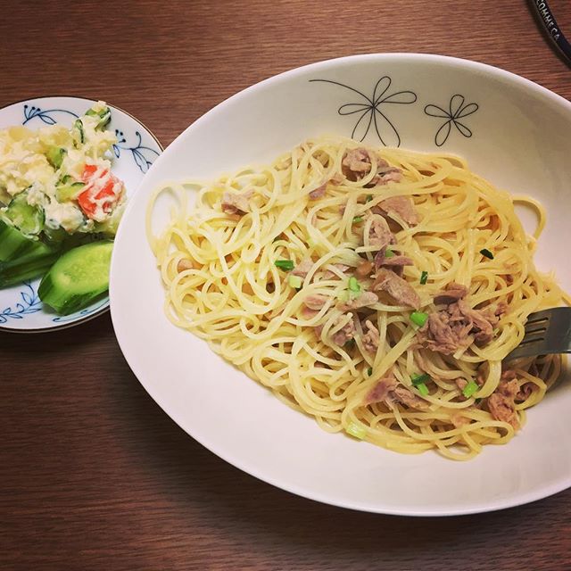 大学生の時の家メシはほぼこれだった。ツナ入れただけパスタ。