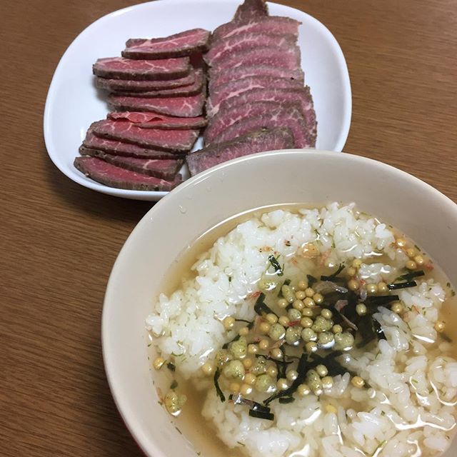 お夕飯。正月の食べ過ぎ。明日からは節制です。